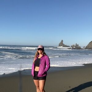 Meet your Posher, Hanni